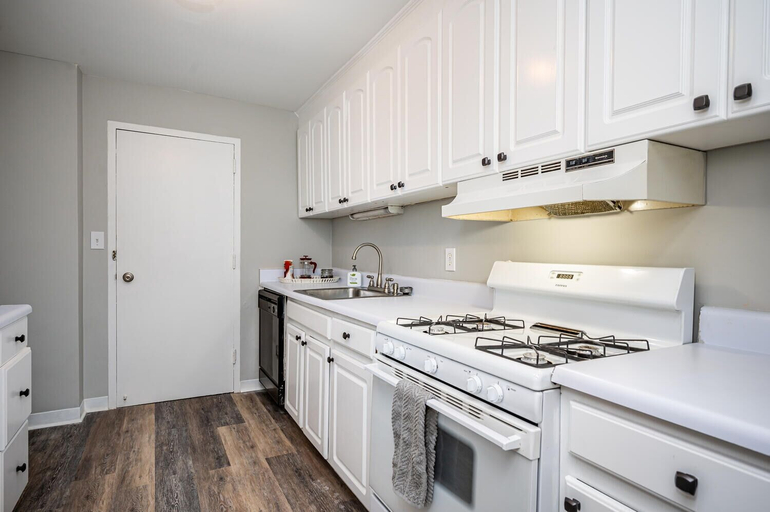 Others 4, ATL Downtown 2B Condo with Free Parking, Atlanta
