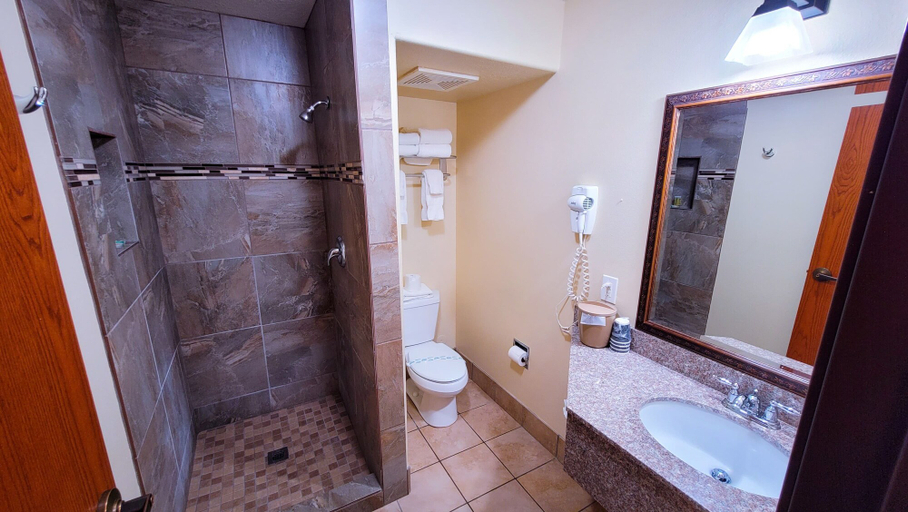 Bathroom 3, Jacob Lake Inn, Coconino