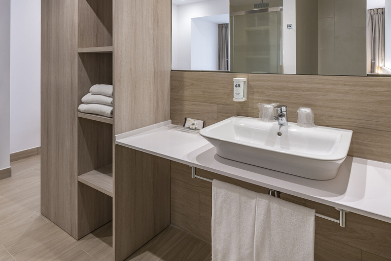 Bathroom 5, 4R Gran Europe, Tarragona