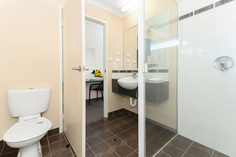 Bathroom 4, CQ Motel Gladstone, Gladstone