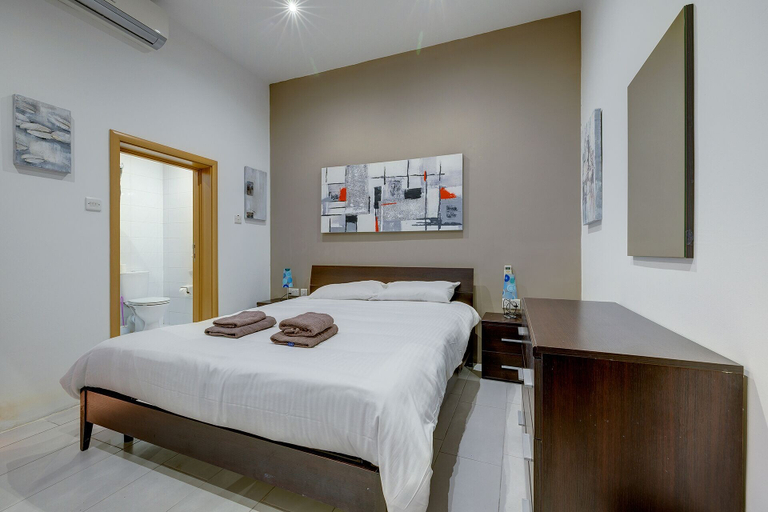 Bedroom 3, Modern 1BR Maisonette Steps From the Promenade
