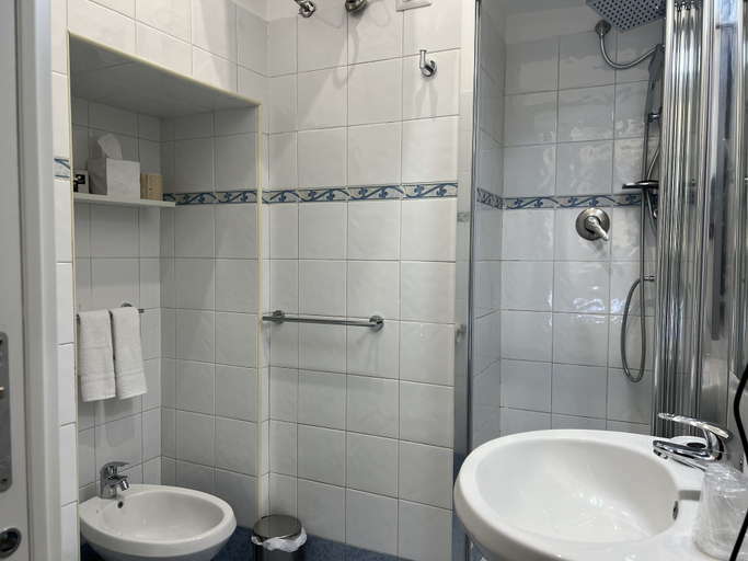 Bathroom 5, Relais Ranieri, Napoli