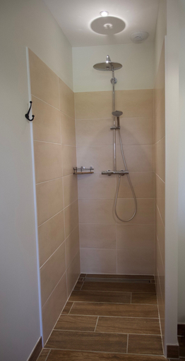 Bathroom 5, Aux 3 Forets, Allier