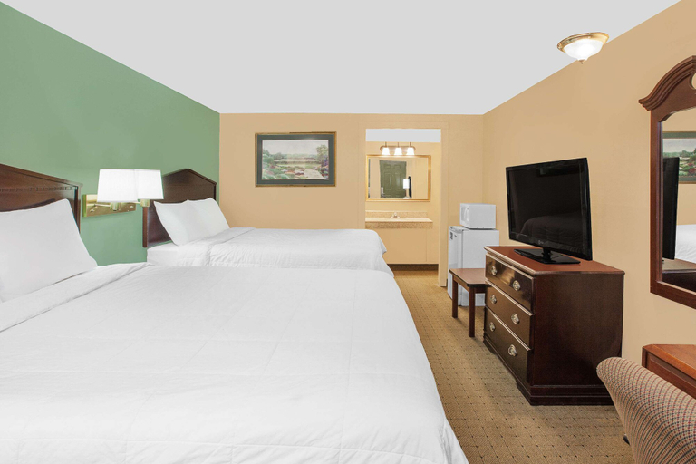 Bedroom 4, Knights Inn Battle Creek, Calhoun