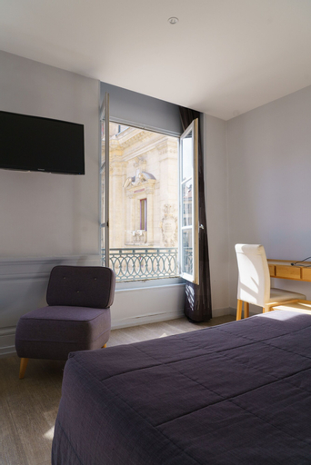 Bedroom 1, Hotel du Theatre, Rhône