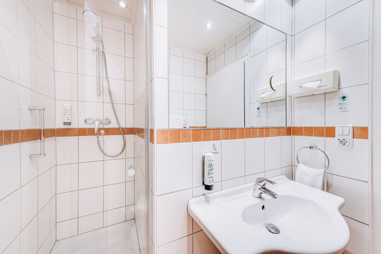 Bathroom 5, Hotel Isartor, München