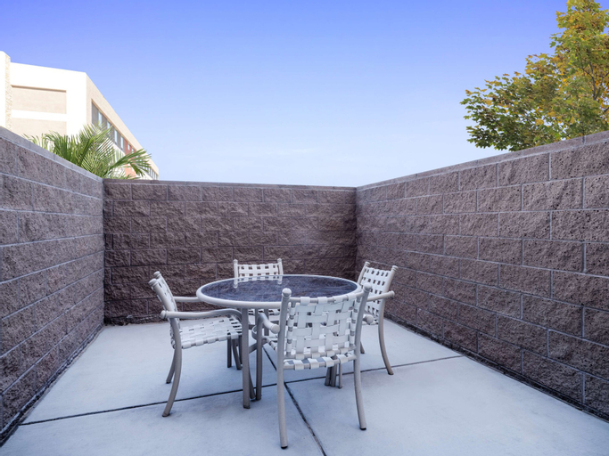 Exterior & Views 20