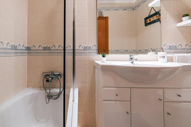 Room 5, Baleal Beachfront Apartment, Peniche