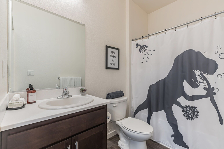 Bathroom 3, Modern Apartment With Upgraded Amenities Near CSU, Butte