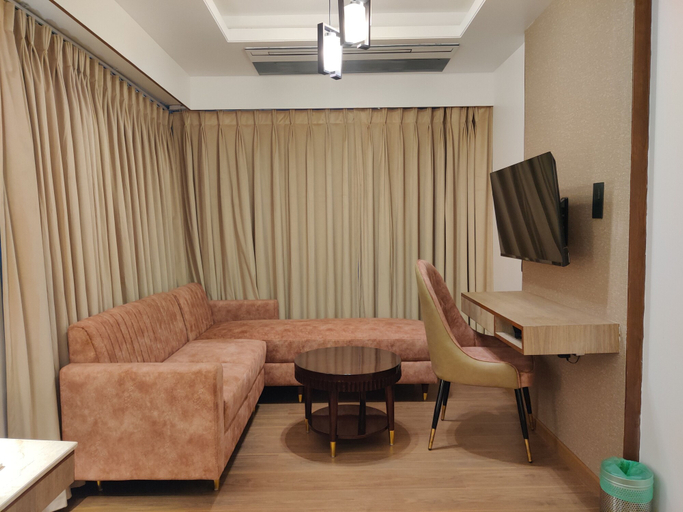 Others 5, The Seven Hotel, Nagpur