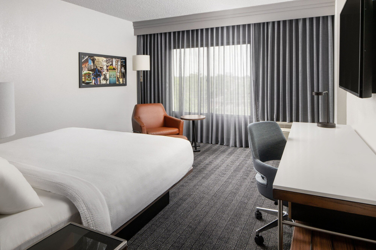 Bedroom 3, Courtyard by Marriott New Orleans Metairie, Jefferson