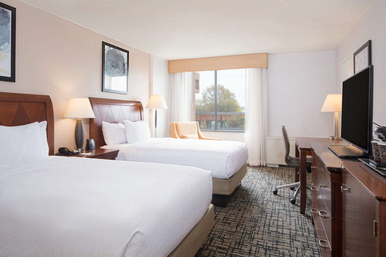 Bedroom 5, DoubleTree by Hilton Hotel Syracuse, Onondaga