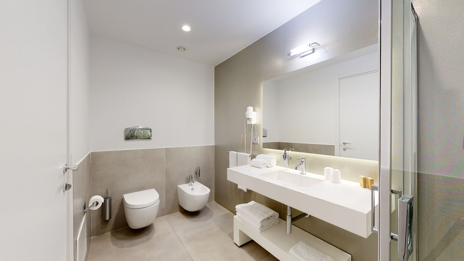 Bathroom 5, Hotel Monte Sarago, Brindisi