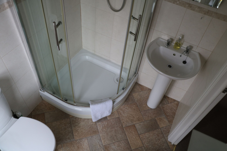 Bathroom 3, Herriot's in Hawes, North Yorkshire