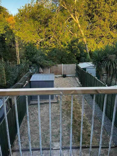 Others 4, Spacious 3-bed House in Swindon, Swindon