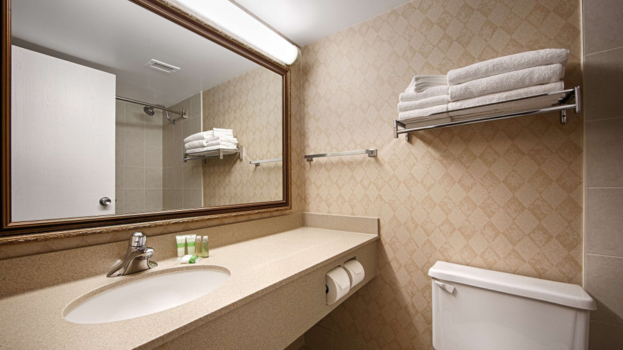 Bathroom 4, Best Western North Bay Hotel & Conference Centre, Nipissing