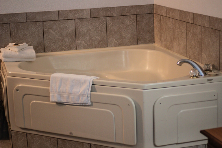 Bathroom 4, Norma Dan Motel, Sevier