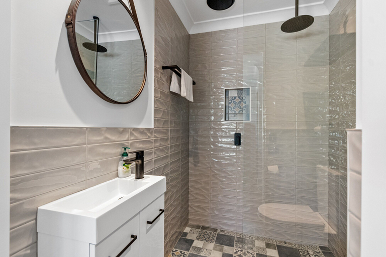 Bathroom 3, Noosa Entrance Waterfront Resort, Noosa - Noosa-Noosaville
