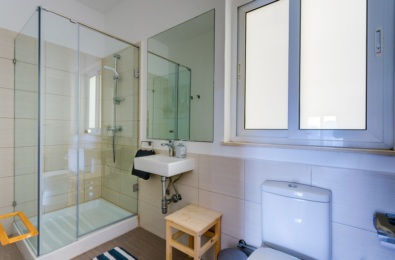 Bathroom, Modern Seaview Apartment, Top Location