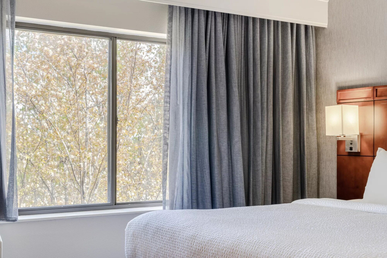 Bedroom 2, Courtyard by Marriott Burlington Williston, Chittenden