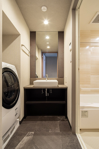 Bathroom 3, Section L Tsukiji, Chūō