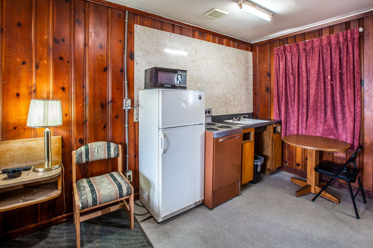 Others 5, Autzen Inn, Lane