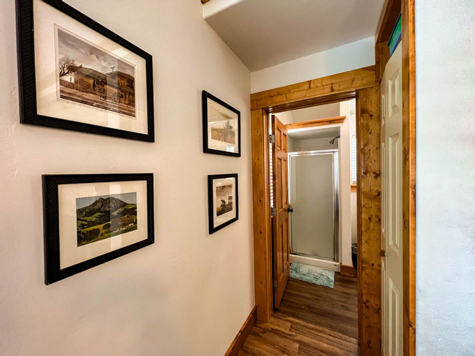 Bedroom 3, Whispering Pines cabin rentals, Flathead