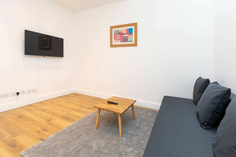 Others 4, Newly Renovated 1BD Flat - Camden, London