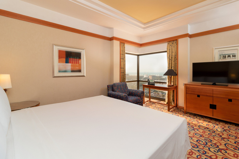 Bedroom 4, Holiday Inn KUWAIT SALMIYA by IHG, Salmiya