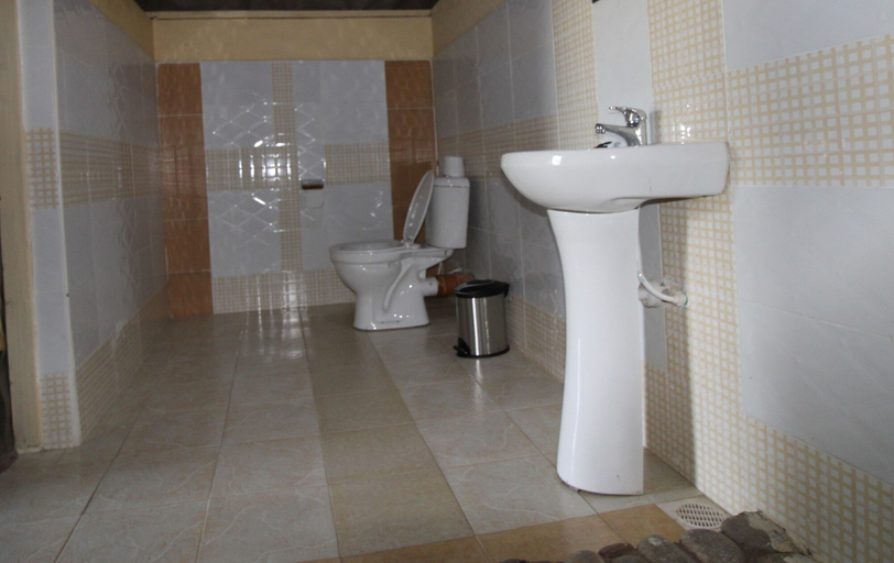 Bathroom, Orngatuny Mara King Camp, Narok West