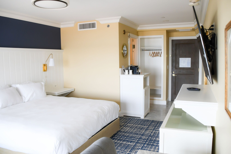 Bedroom 3, St. Clair Inn, Saint Clair