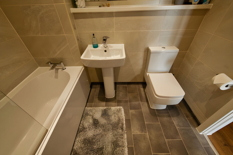 Bathroom 3, 2 Bedroom Central Apartment, Sefton