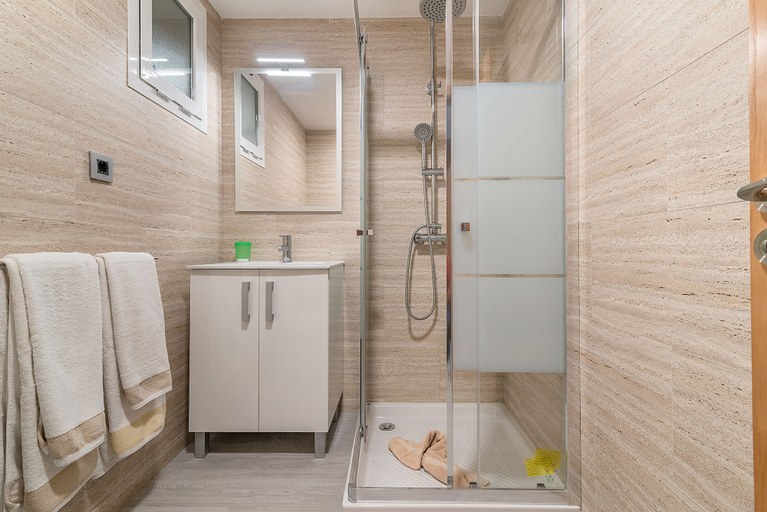 Bathroom 4, Sol Mogan Suites, Las Palmas