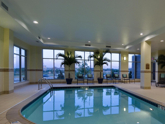 Sport & Beauty, Hilton Garden Inn Lake Forest Mettawa, Lake