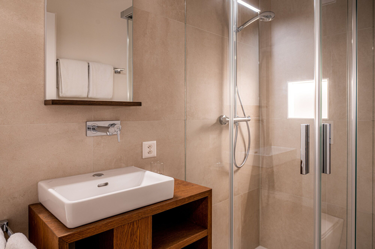 Bathroom 4, Balmas Paradies, Visp