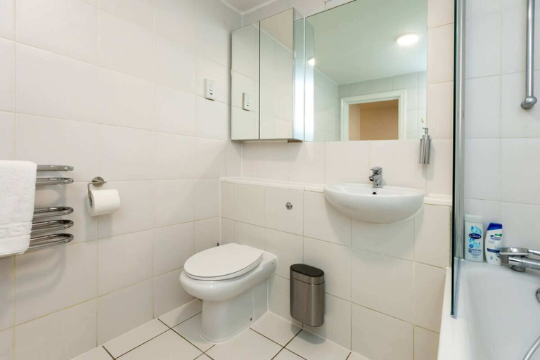 Bathroom 2, Newly Renovated 1BD Flat - Camden, London
