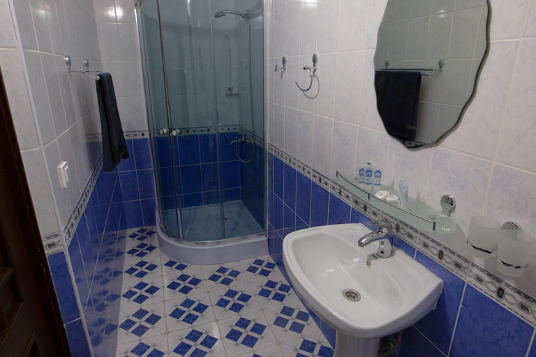 Bathroom 3, ololoFamily, Ysyk-Köl
