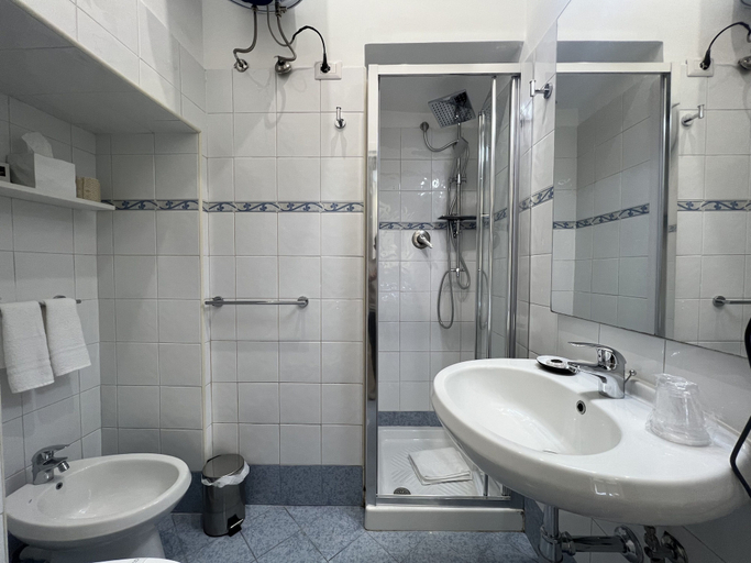 Bathroom 5, Relais Ranieri, Napoli