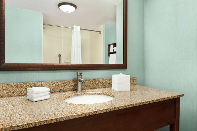 Bathroom 5, Hampton Inn & Suites Outer Banks/ Corolla, Currituck