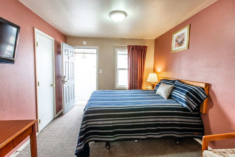 Bedroom 2, Autzen Inn, Lane