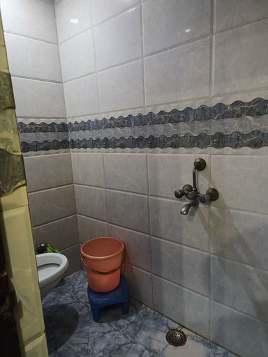 Bathroom 3, Hotel Amba Deluxe, Delhi