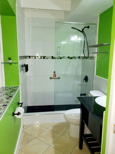 Bathroom 4, Mystic Ridge Paradise