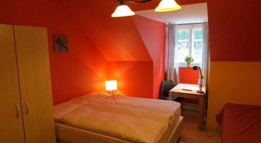 Bedroom, Gasthof Baren Aarburg last Check in 2100 pm, Zofingen
