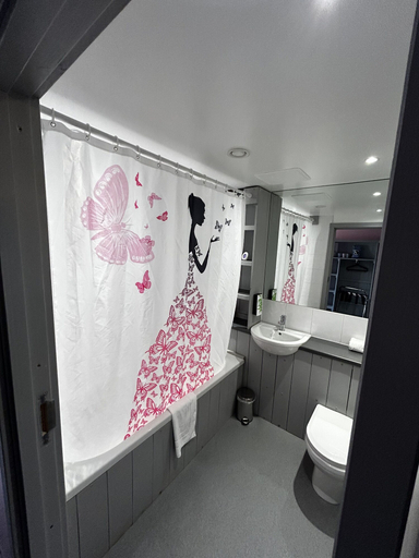 Bathroom 3, Gulliver's Valley M1 JCT 31, Rotherham