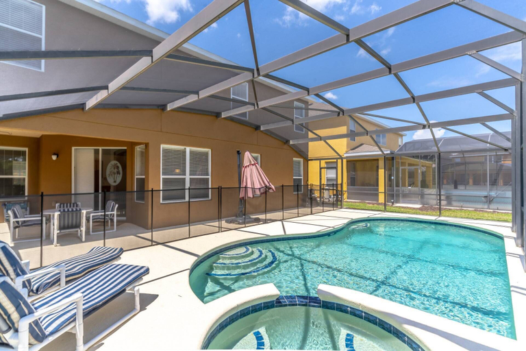 Sport & Beauty 1, 957 Watersong, Polk