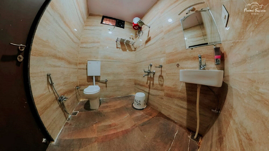 Bathroom 3, Bajaj's Karwan Inn, Bastar