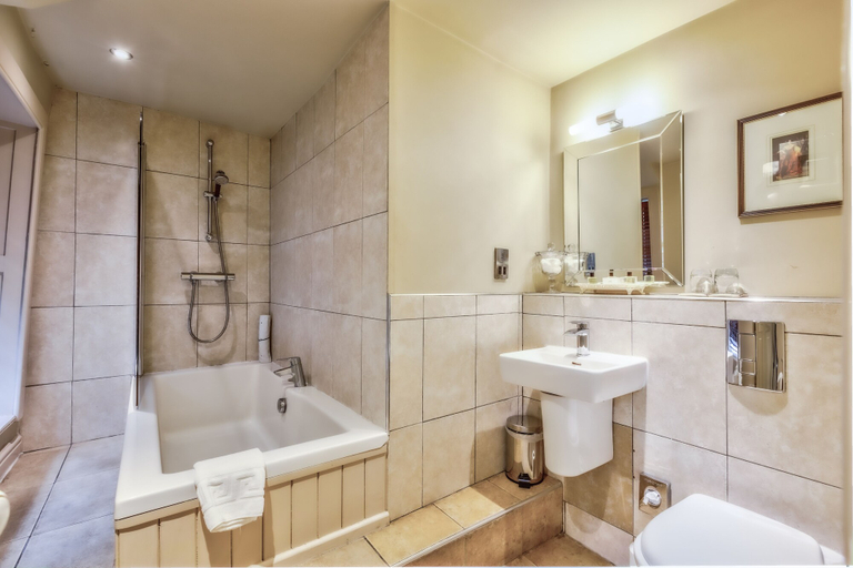 Bathroom 4, Whitley Hall Hotel, Sheffield