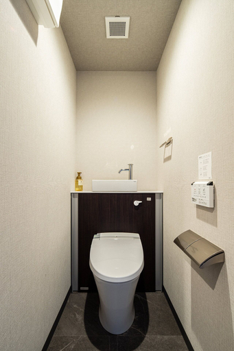 Bathroom 3, Section L Tsukiji, Chūō