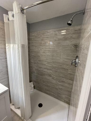 Bathroom 4, Aquastar Inn, Washington