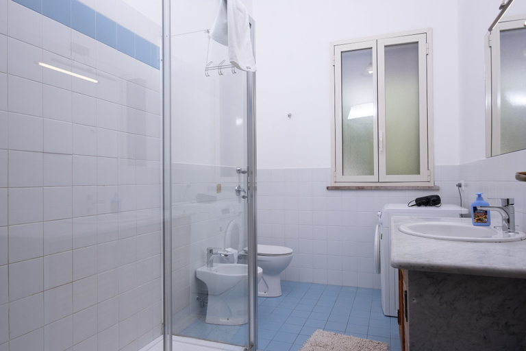 Bathroom 4, Villa Gina, Trapani